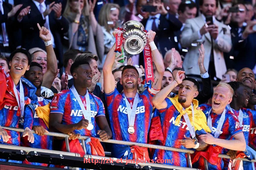 JN江南体育-意甲球队LOGO矢量图设计及品牌形象解析