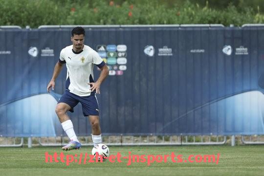 JN江南体育-火箭队2024年在乌度卡执教下展现年轻球员成长潜力