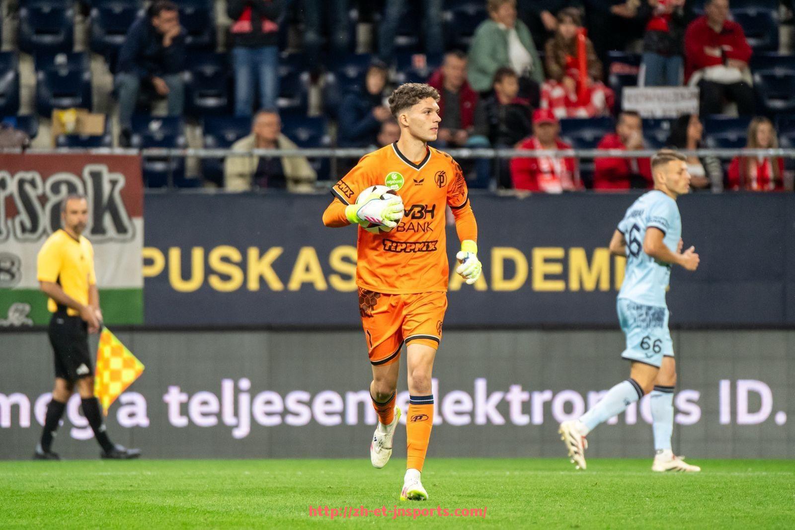 JN江南体育-英超球员比赛时间数据统计与体能管理探析